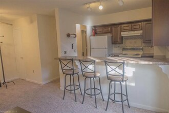 830 Claytor Sq in Blacksburg, VA - Foto de edificio - Building Photo