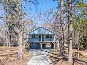 111 Arnold Dr in Powells Point, NC - Building Photo - Building Photo