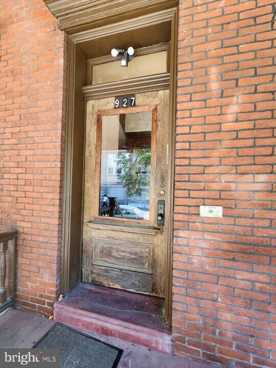 927 Farragut St in Philadelphia, PA - Building Photo