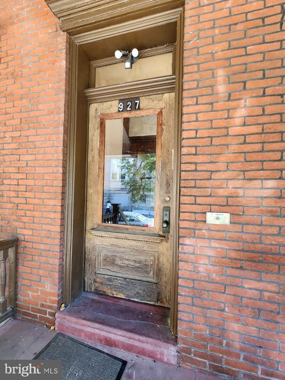 property at 927 Farragut St