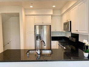 1841 Belize Ln in Oxnard, CA - Building Photo - Building Photo