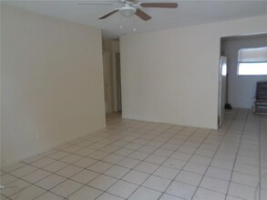 345 NW 5th St, Unit 4 in Pompano Beach, FL - Foto de edificio - Building Photo