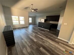 13732 Charles W Fairbanks Cv in Manor, TX - Foto de edificio - Building Photo
