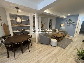 11 Woods Ave in Somerville, MA - Foto de edificio - Building Photo