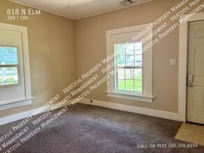818 N Elm St in Ponca City, OK - Building Photo - Building Photo
