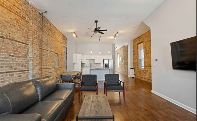 2219 W 18th Pl, Unit 1