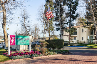 Jasmine Villas in Buena Park, CA - Foto de edificio - Building Photo