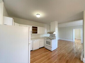 14 Chestnut St, Unit #4 in Malden, MA - Building Photo - Building Photo