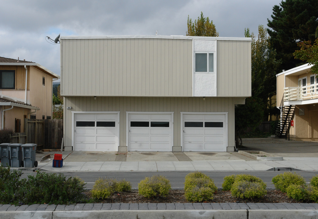 921 Huntington Ave in San Bruno, CA - Building Photo