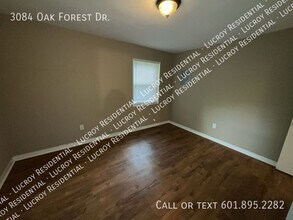 3084 Oak Forest Dr in Jackson, MS - Building Photo - Building Photo