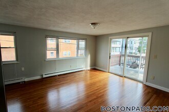 627 Beach St, Unit 2R in Revere, MA - Foto de edificio - Building Photo