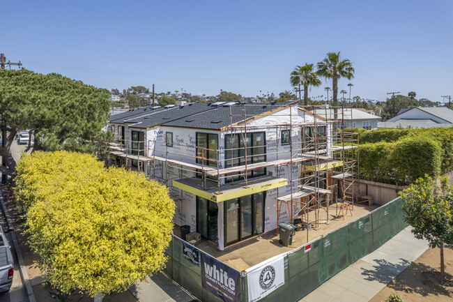 221-227 W G St in Encinitas, CA - Building Photo - Building Photo