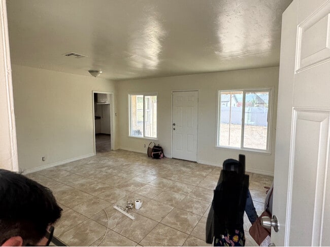 735 Ramona Ave N in San Bernardino, CA - Foto de edificio - Building Photo