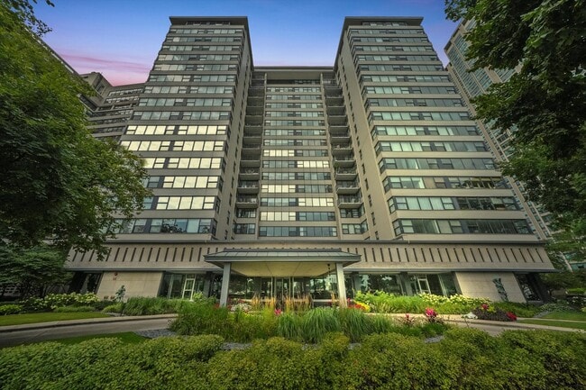 3430 N Lake Shore Dr in Chicago, IL - Foto de edificio - Building Photo