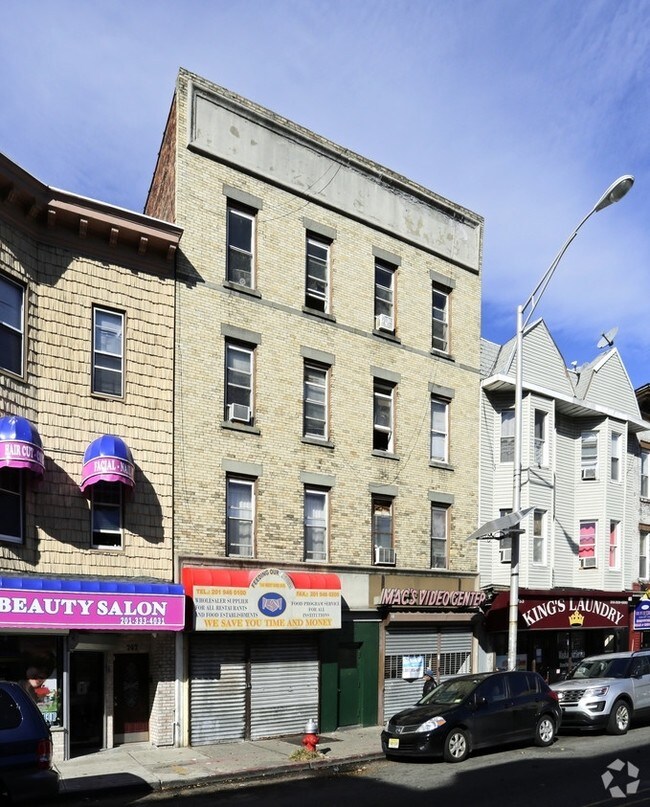 749-751 West Side Ave in Jersey City, NJ - Building Photo - Building Photo