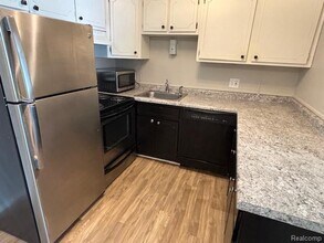 19810 W 12 Mile Rd in Southfield, MI - Building Photo - Building Photo