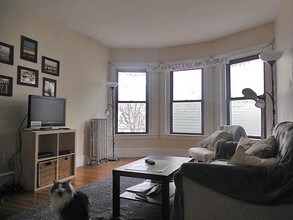 40 Cedar St, Unit 3 in Somerville, MA - Foto de edificio - Building Photo