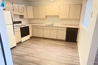 Charming 2-bedrooms, 1-bath Triplex in the heart of Prescott Valley! in Prescott Valley, AZ - Building Photo - Building Photo