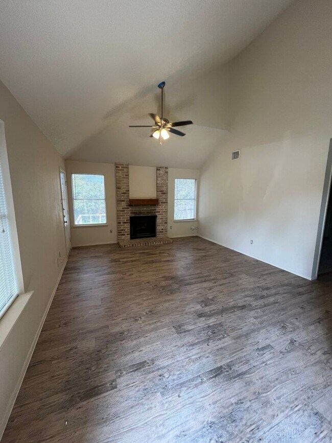 16900 Village Oak Loop in Austin, TX - Building Photo - Building Photo
