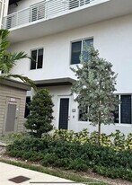 10270 NW 66th St in Doral, FL - Building Photo