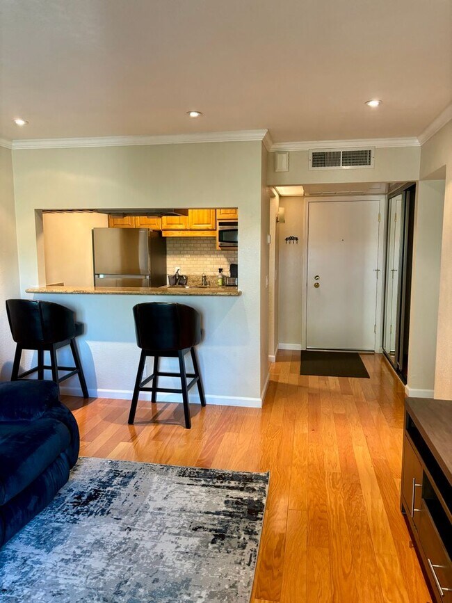 320 N Civic Dr in Walnut Creek, CA - Building Photo - Building Photo