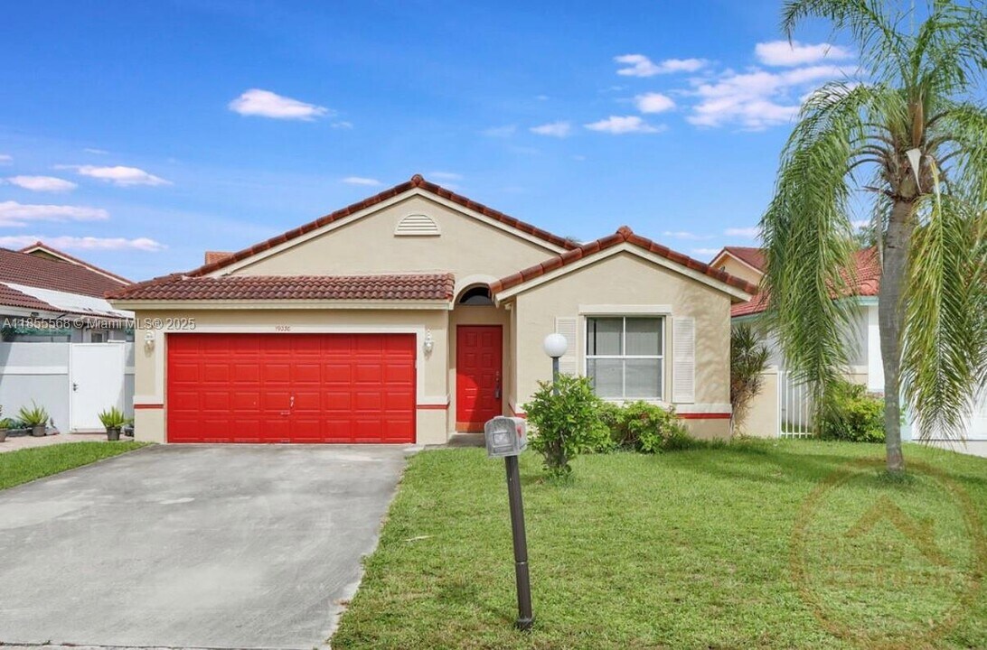19030 NW 54th Ave in Miami Gardens, FL - Building Photo