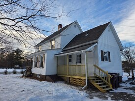 89 Montgomery St in Westfield, MA - Building Photo