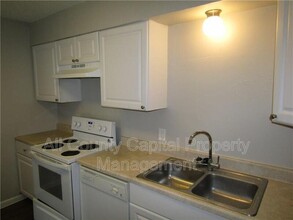 1915 Hearthstone Dr in Austin, TX - Building Photo - Building Photo
