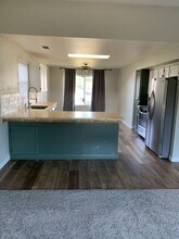 2082 Charlie Chambers Dr in Hanford, CA - Foto de edificio - Building Photo