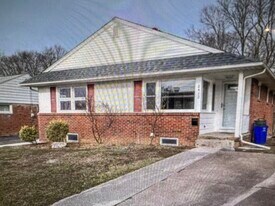 2412 Dickinson Ave in Camp Hill, PA - Building Photo