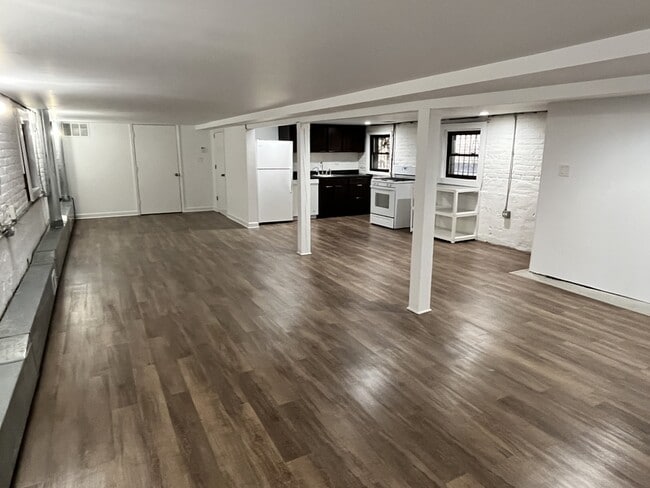 property at 3053 N Haussen Ct