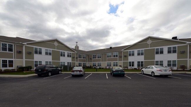 Saugatucket Springs in Hopkinton, RI - Foto de edificio - Building Photo