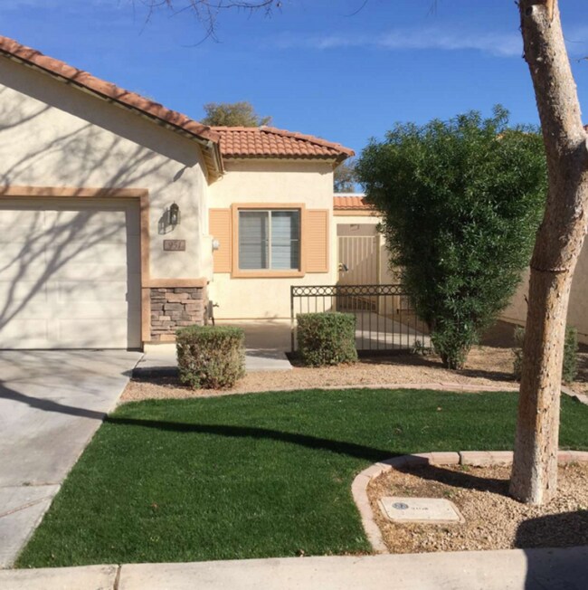 951 S Tucana Ln in Gilbert, AZ - Building Photo - Building Photo