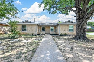 939-941 Lindy Ct in Irving, TX - Building Photo