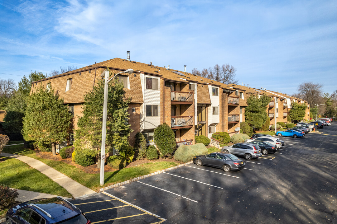 Edison Glen in Edison, NJ - Building Photo