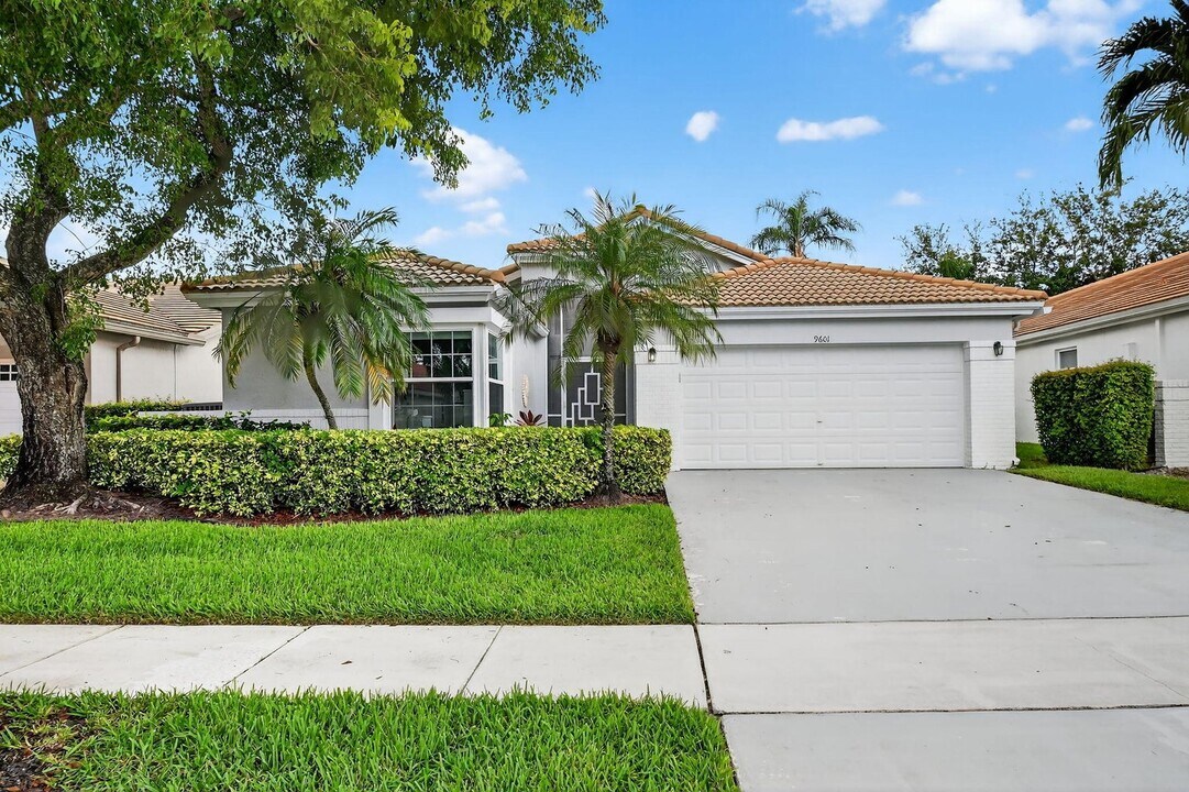 9601 Harbour Lake Cir in Boynton Beach, FL - Building Photo