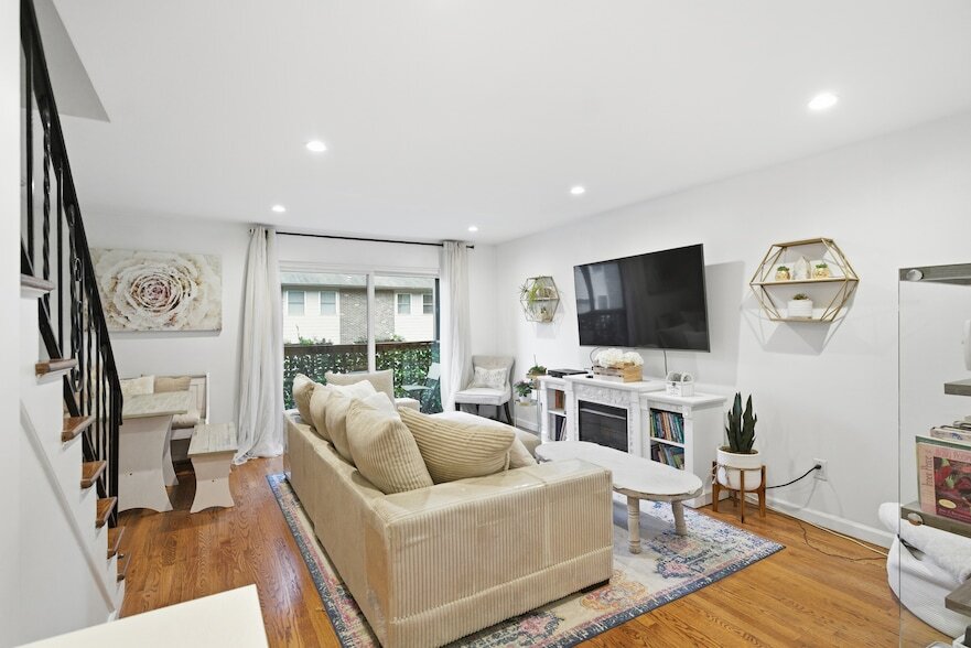 382 Knapps Hwy in Fairfield, CT - Foto de edificio