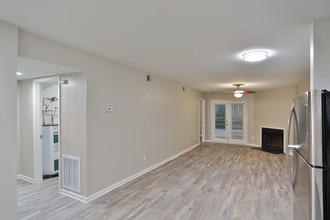 Pines on Wendover Apartment Homes in Charlotte, NC - Building Photo - Interior Photo