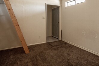 212-214 Miller Dr in Del Rio, TX - Building Photo - Building Photo