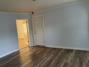 134 Monroe St, Unit 3 fl in New Britain, CT - Building Photo - Building Photo
