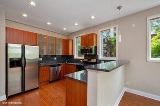 1458 N Artesian Ave, Unit E in Chicago, IL - Foto de edificio - Building Photo