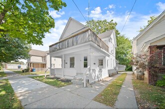 1108 Muskegon Ave NW in Grand Rapids, MI - Building Photo - Building Photo