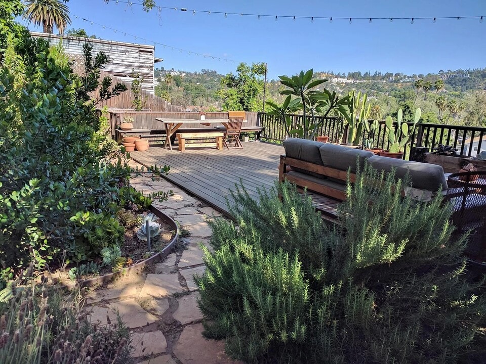 5940 Hayes Ave in Los Angeles, CA - Building Photo