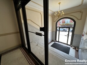 5 Ayr Rd, Unit C in Boston, MA - Foto de edificio - Building Photo