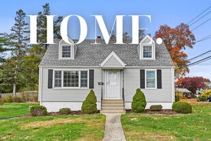 680 Jennings Rd in Fairfield, CT - Building Photo