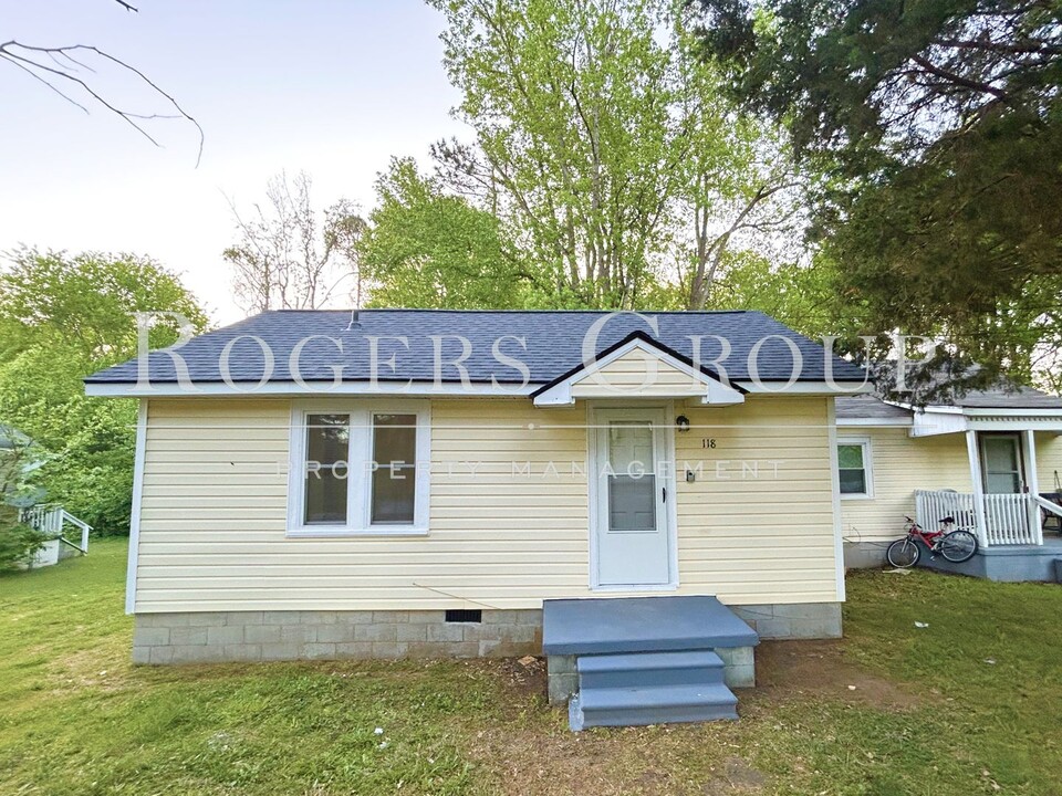 116-118 Ramsey St in Henderson, NC - Foto de edificio