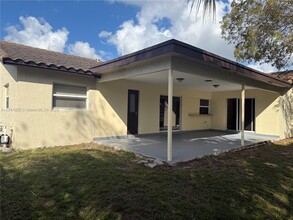 5112 SW 87th Terrace in Cooper City, FL - Building Photo - Building Photo