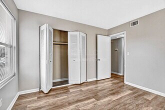 407 Garrison Ct in Louisville, KY - Building Photo - Building Photo