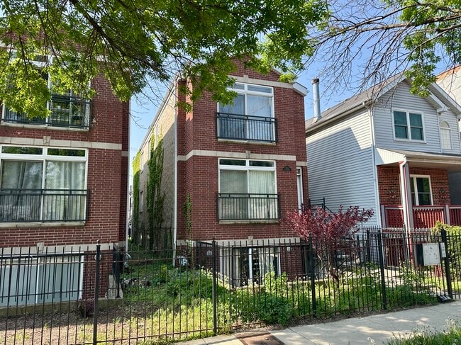 property at 2423 W Harrison St