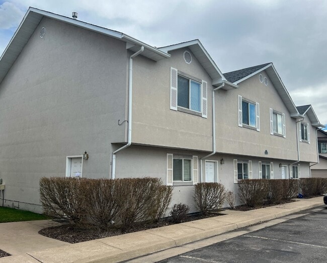 property at 12 Fairway Ln